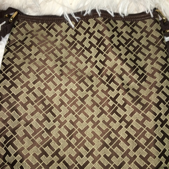 Tommy Hilfiger crossbody! EUC! - Picture 2 of 6